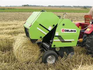Malý balíkovač sena za traktor DELEKS STAR-850