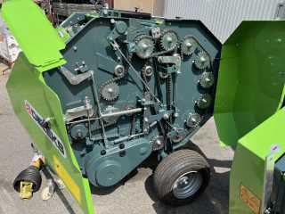 Malý balíkovač sena za traktor DELEKS STAR-850