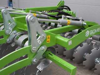 Hydraulická regulace zadního válce na BOMET Pegasus